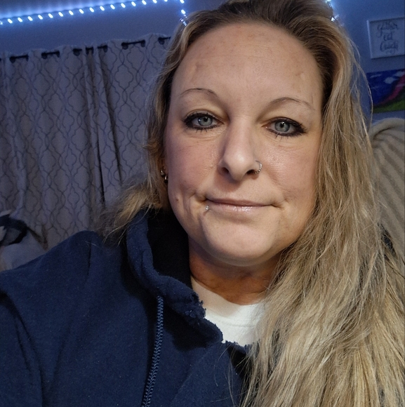 Meet your Posher, Rae - Picture 3 of 4